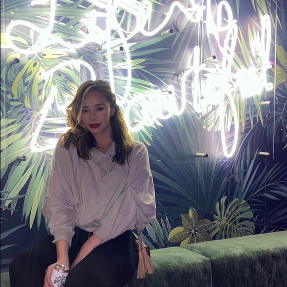 Young fabulous & broke sweatshirt - Picture 2 of 3